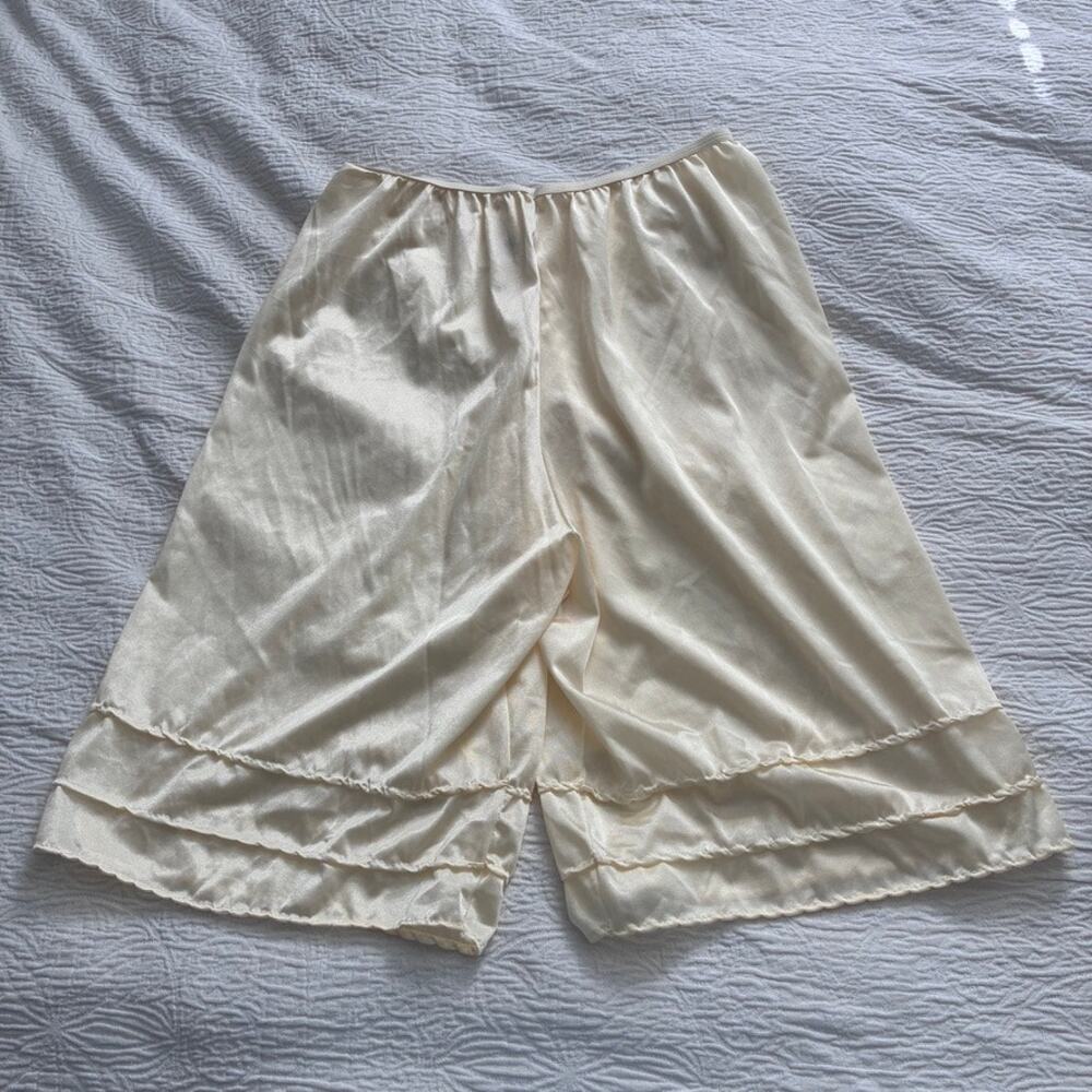 Large Bloomers, Pastel Yellow Cream, Nylon, Comfort Choice
